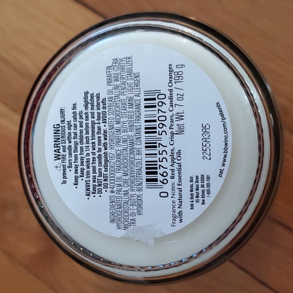 NWOT! Winter Candy Apple candle - Picture 4 of 4